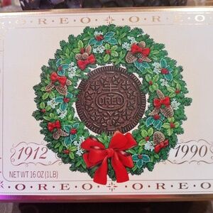Vintage Oreo Holiday Tin 1990